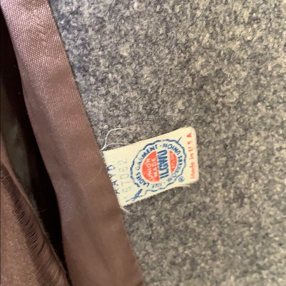 Gorgeous vintage gray coat with rabbit fur trim - Picture 8 of 8